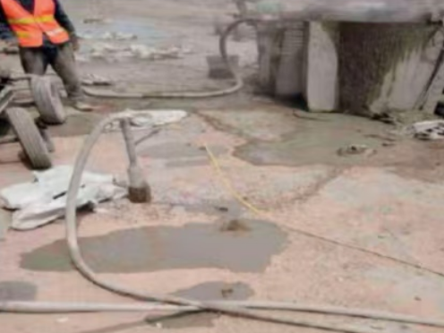 柳河水泥混凝土路面板底注浆技术 路面脱空注浆整治方案