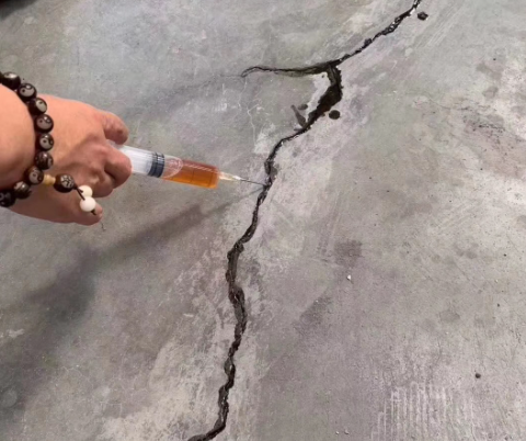 柳河混凝土裂缝修补技术详解​